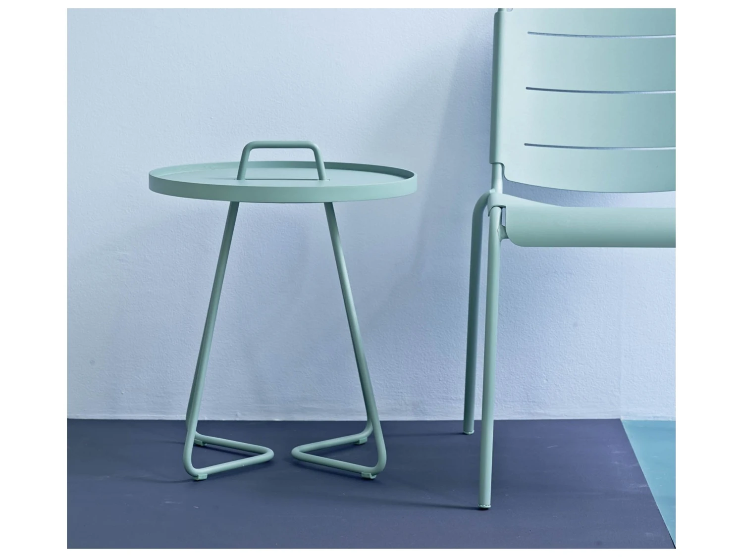 Cane Line Outdoor On-the-move Aluminum Small 17'' Round End Table 16 Cane Line Outdoor On-the-move Aluminum Small 17'' Round End Table - Image 16