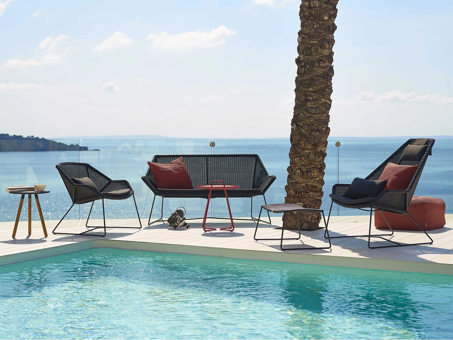 Cane Line Outdoor On-the-move Aluminum Small 17'' Round End Table 4 Cane Line Outdoor On-the-move Aluminum Small 17'' Round End Table - Image 4