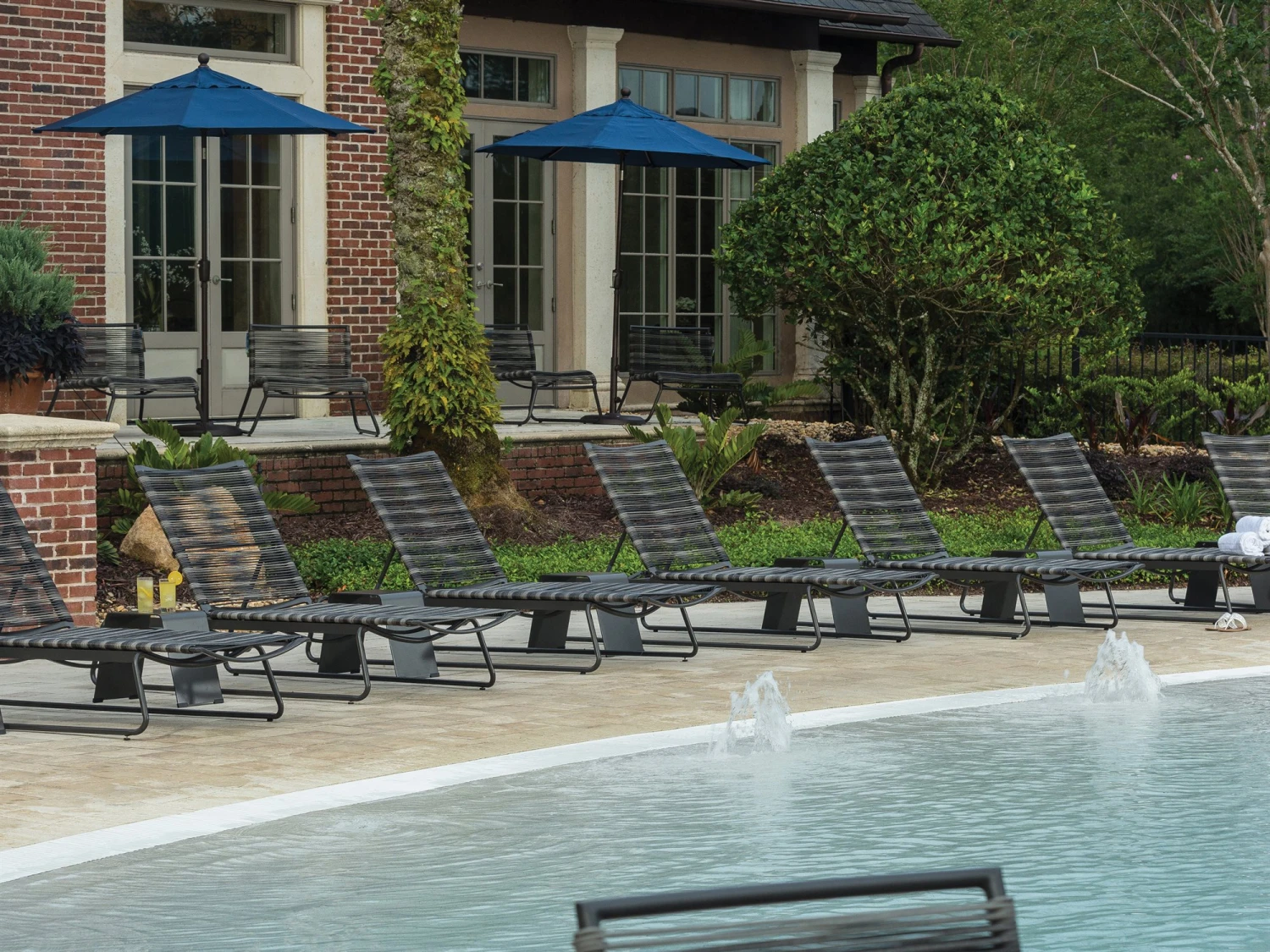 Ebel Monaco Aluminum 20''W X 10''D Rectangular End Table 1 Ebel Monaco Aluminum 20''W X 10''D Rectangular End Table