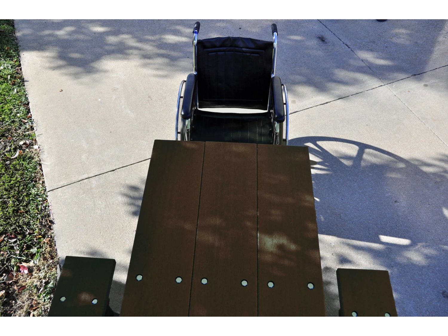 Frog Furnishings Park Place ADA Recycled Plastic 6 Ft. 90''W X 58''D Rectangular Picnic Table 5 Frog Furnishings Park Place ADA Recycled Plastic 6 Ft. 90''W X 58''D Rectangular Picnic Table - Image 5