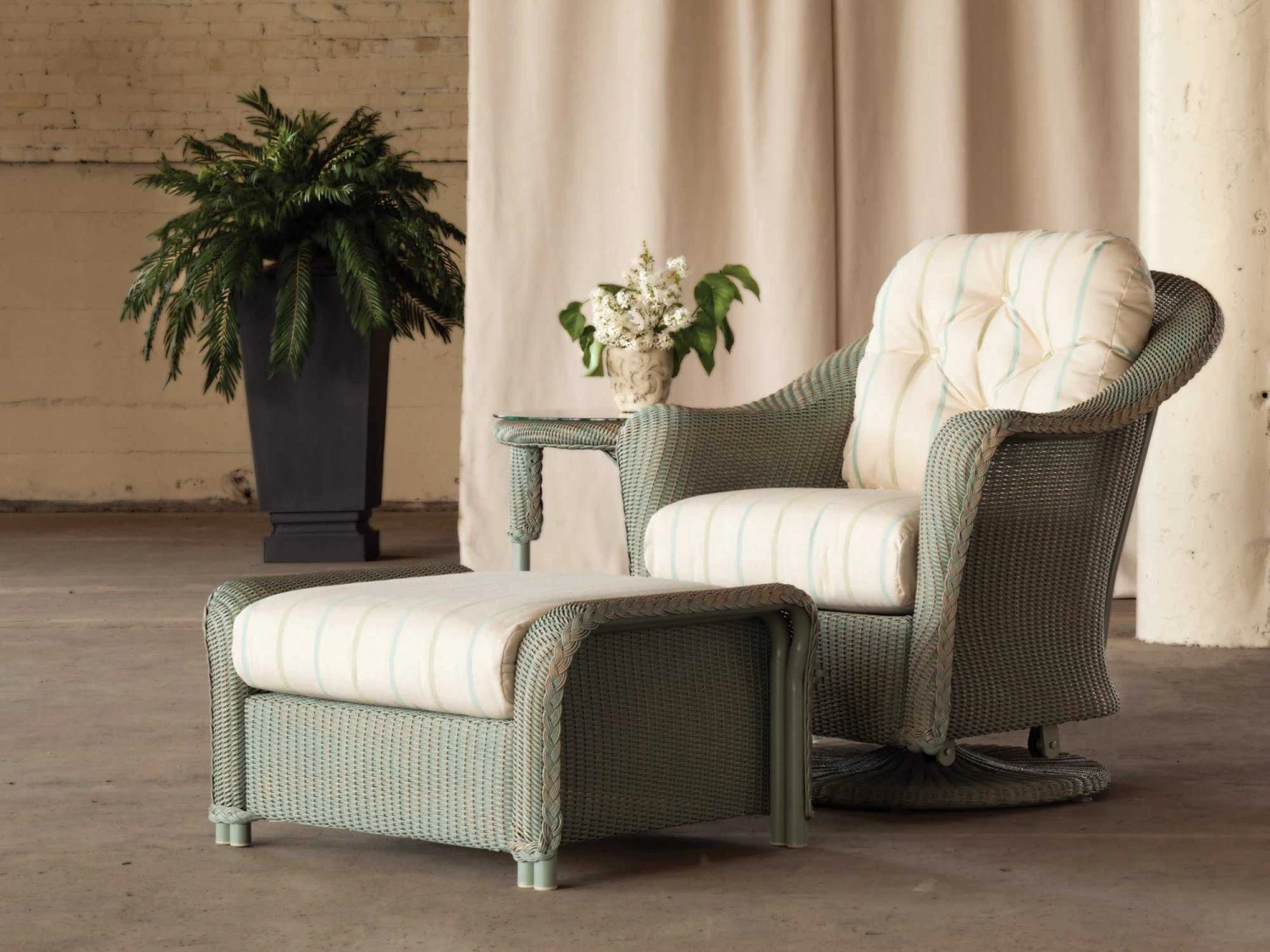 Lloyd Flanders Dining & Accessory Wicker 24'' Round End Table 3 Lloyd Flanders Dining & Accessory Wicker 24'' Round End Table - Image 3