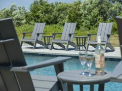 Seaside Casual Mad Recycled Plastic 18'' Round End Table -Patio Vibe Store SSC2916 zm