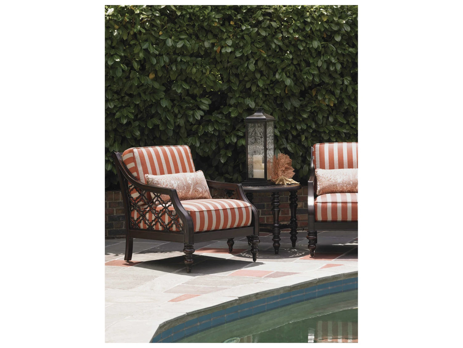 Tommy Bahama Outdoor Black Sands Cast Aluminum 28'' Round End Table 5 Tommy Bahama Outdoor Black Sands Cast Aluminum 28'' Round End Table - Image 5