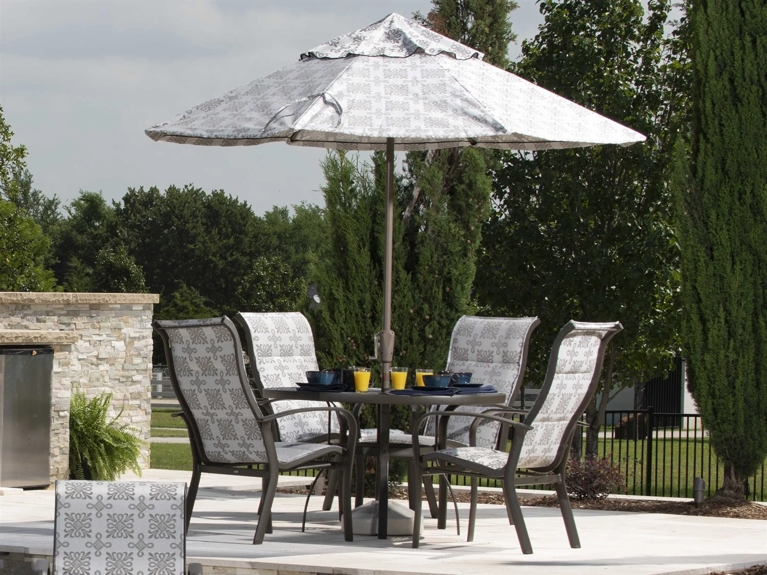 Woodard Aluminum Deluxe 48'' Round Trellis Top Dining Table With Umbrella Hole 3 Woodard Aluminum Deluxe 48'' Round Trellis Top Dining Table With Umbrella Hole - Image 3