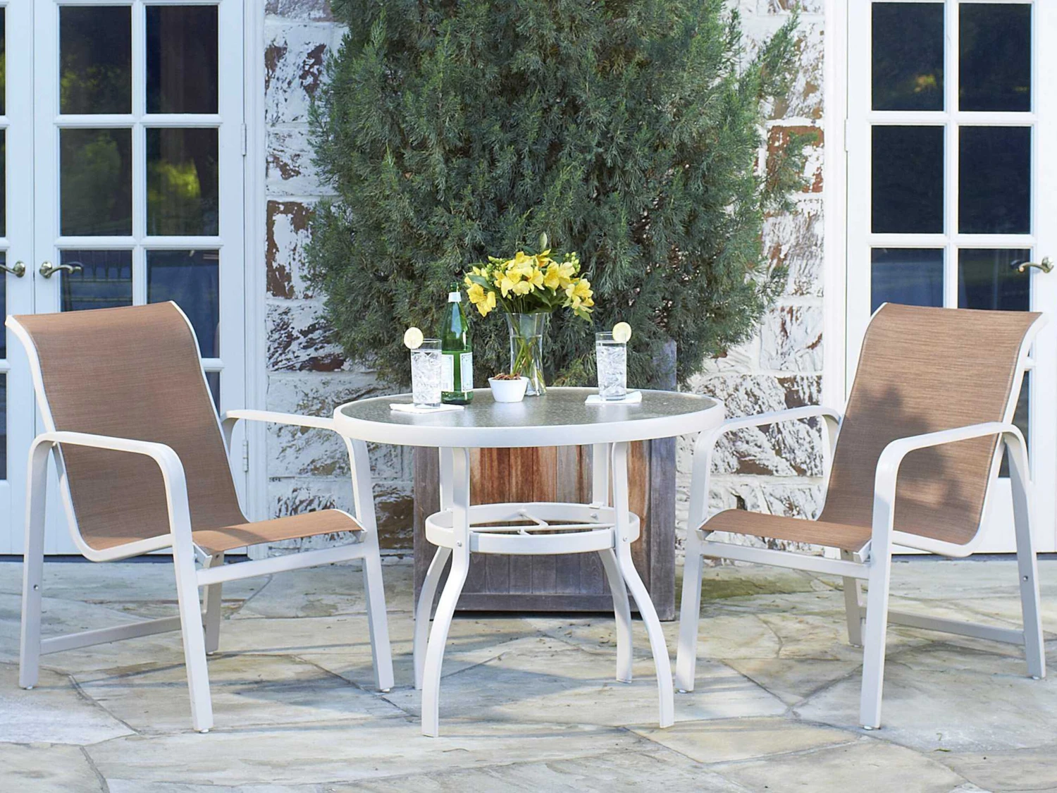 Woodard Deluxe Aluminum 30'' Round Obscure Glass Top Dining Table 1 Woodard Deluxe Aluminum 30'' Round Obscure Glass Top Dining Table